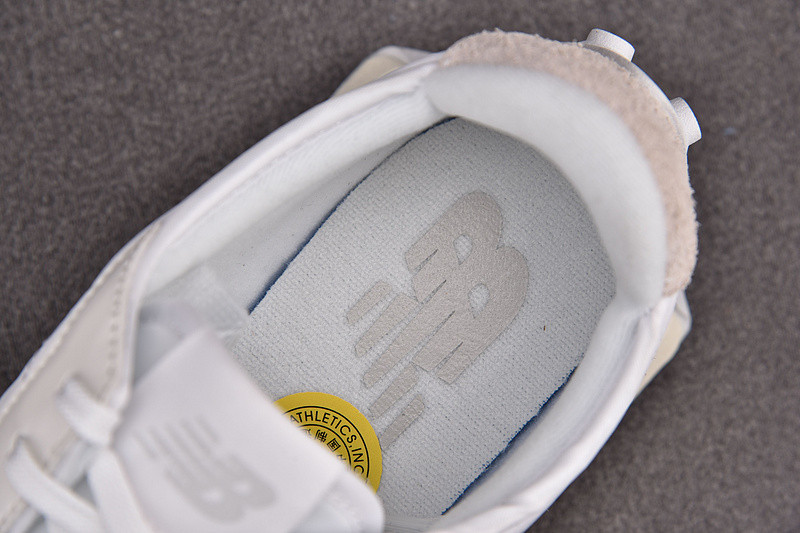 NEW Balan* Sneakers