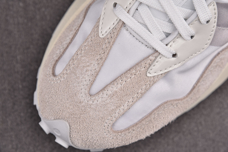 NEW Balan* Sneakers