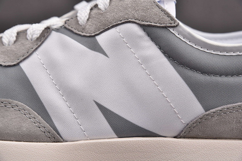 NEW Balan* Sneakers
