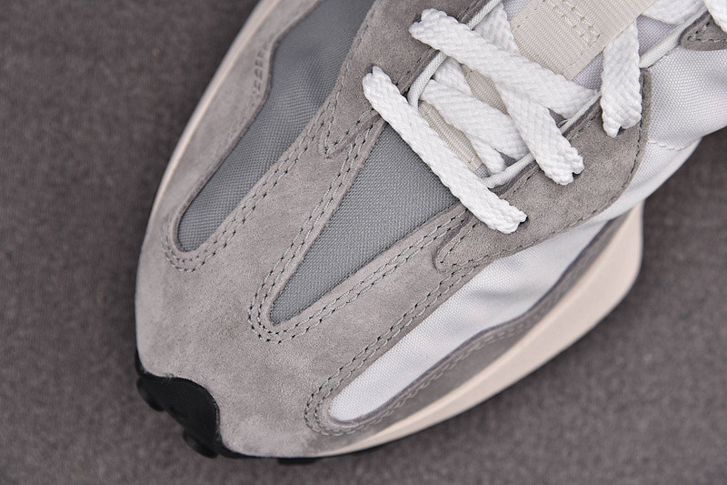 NEW Balan* Sneakers