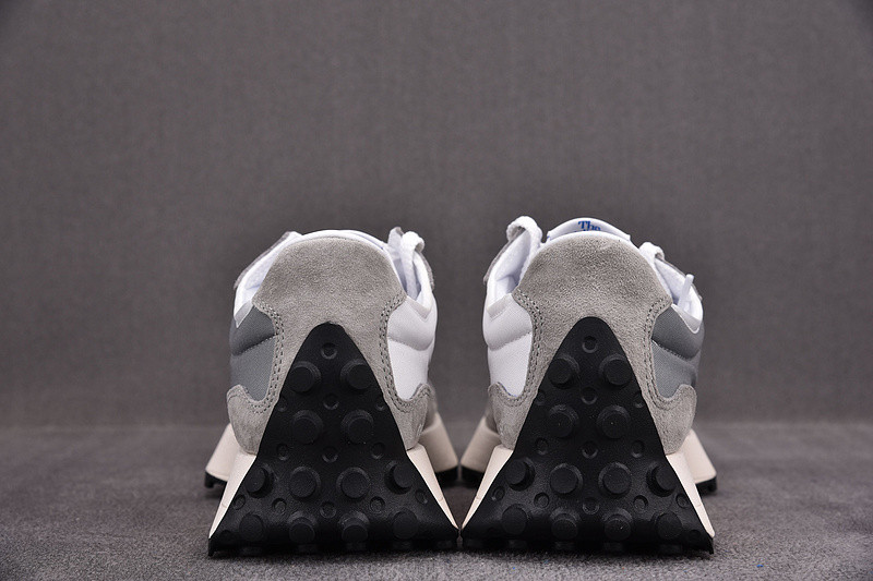 NEW Balan* Sneakers
