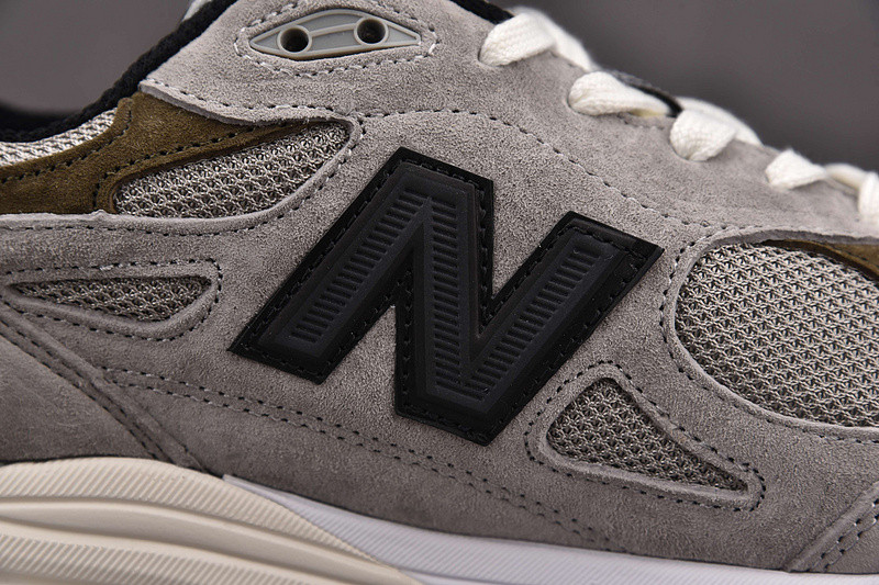 NEW Balan* Sneakers