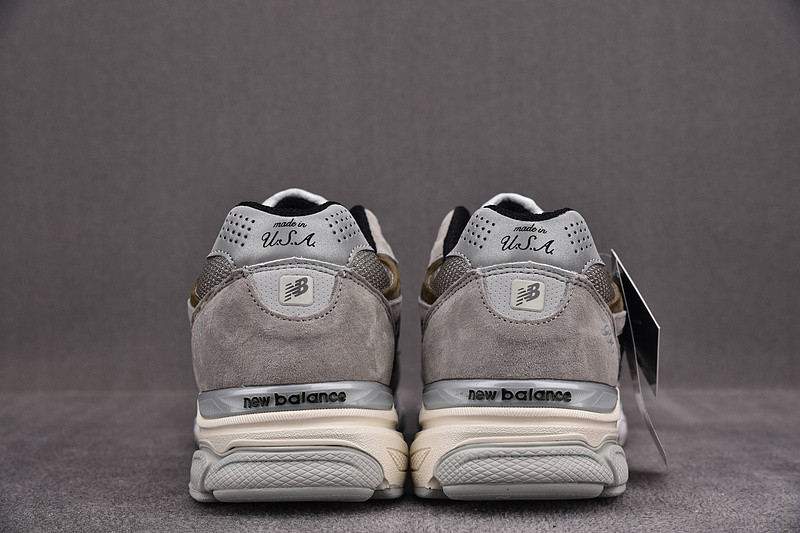 NEW Balan* Sneakers