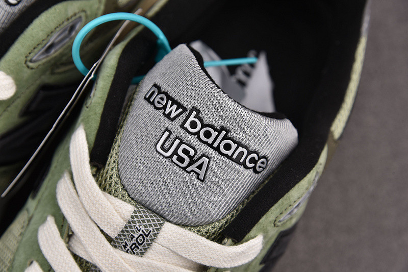 NEW Balan* Sneakers