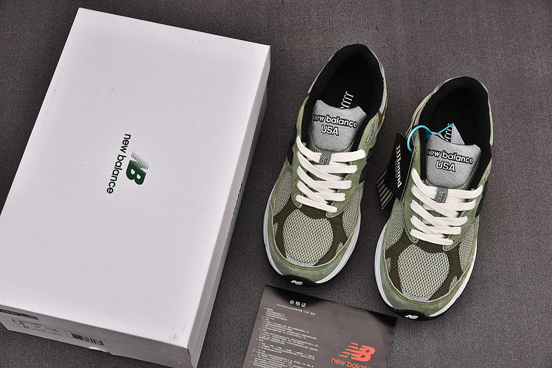 NEW Balan* Sneakers