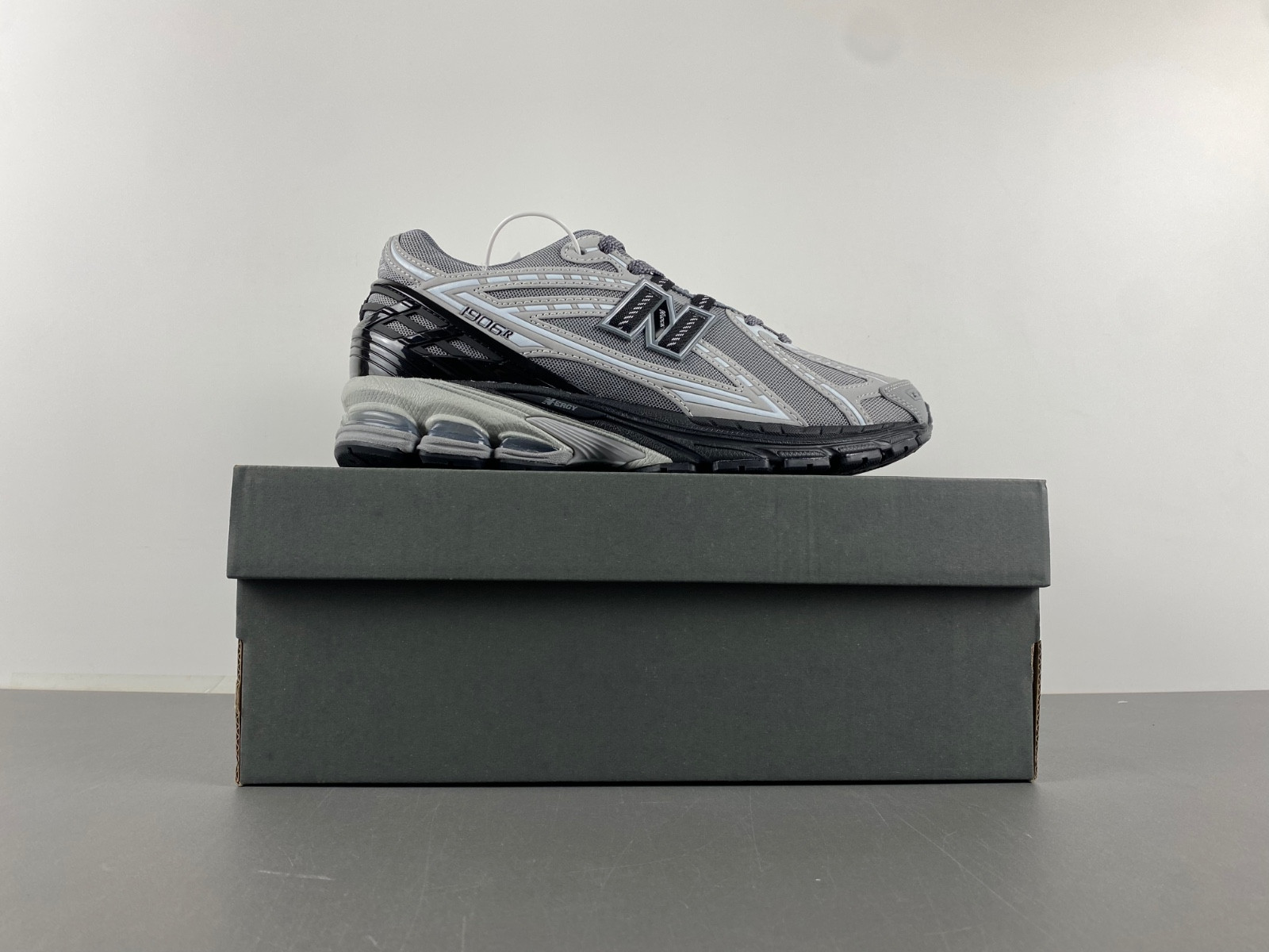 New Balance 1906R