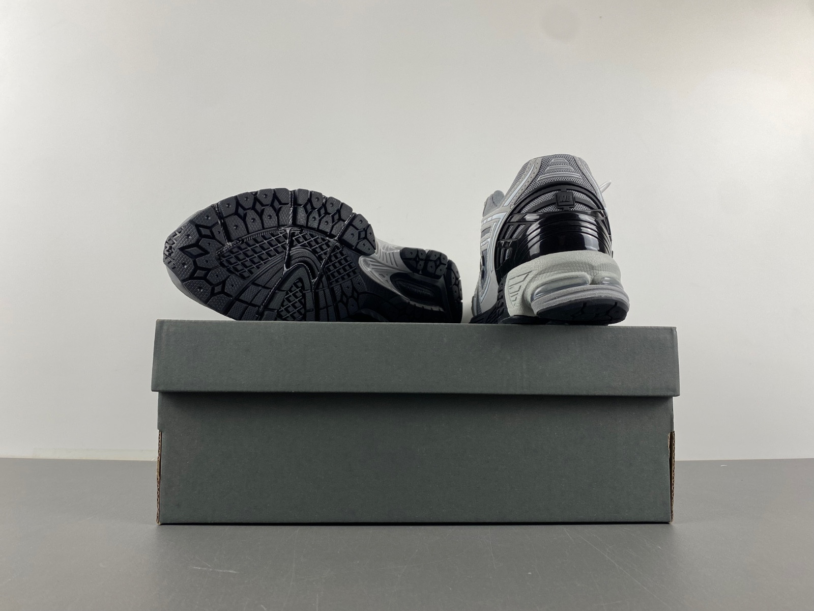 New Balance 1906R