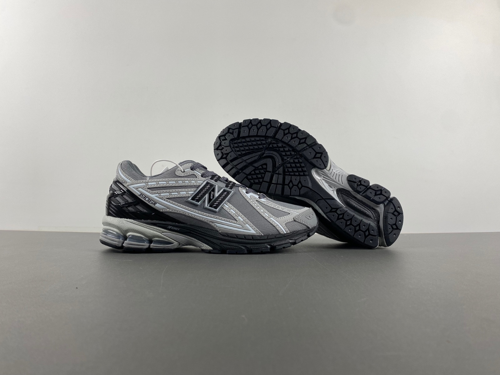 New Balance 1906R
