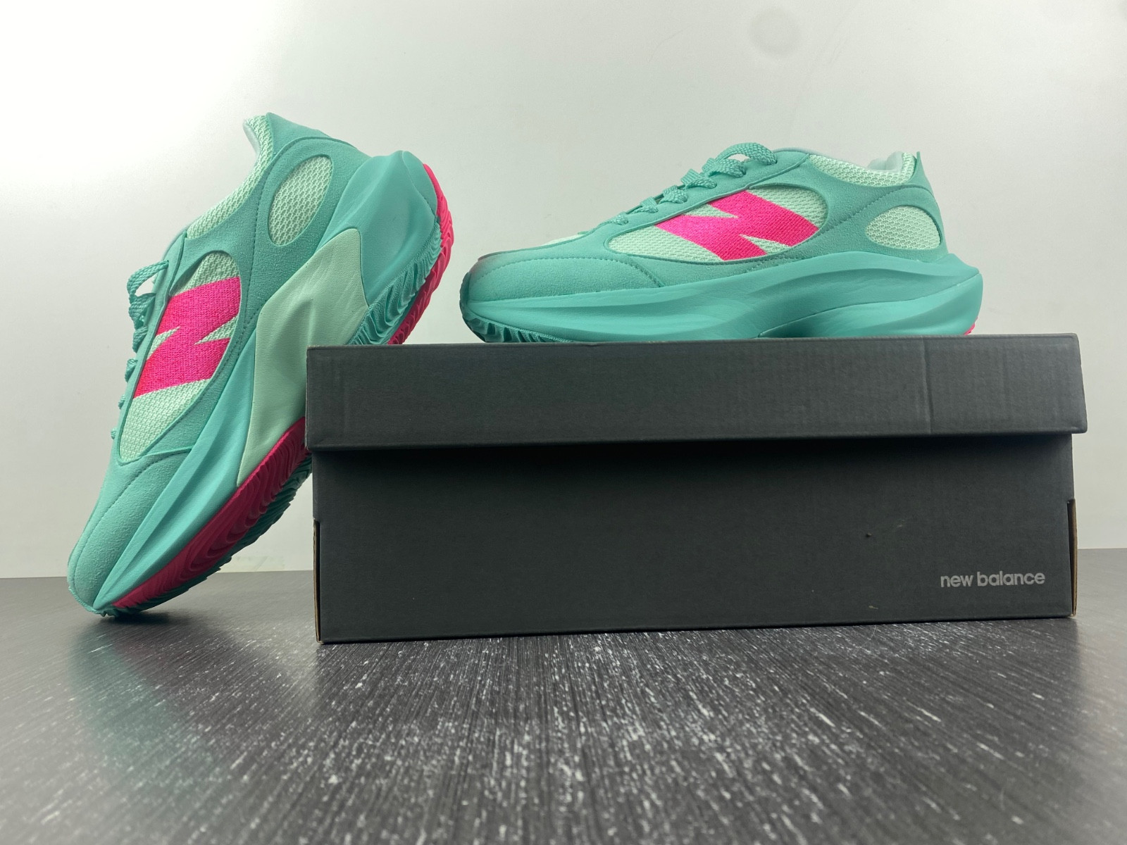 NEW Balan* Sneakers