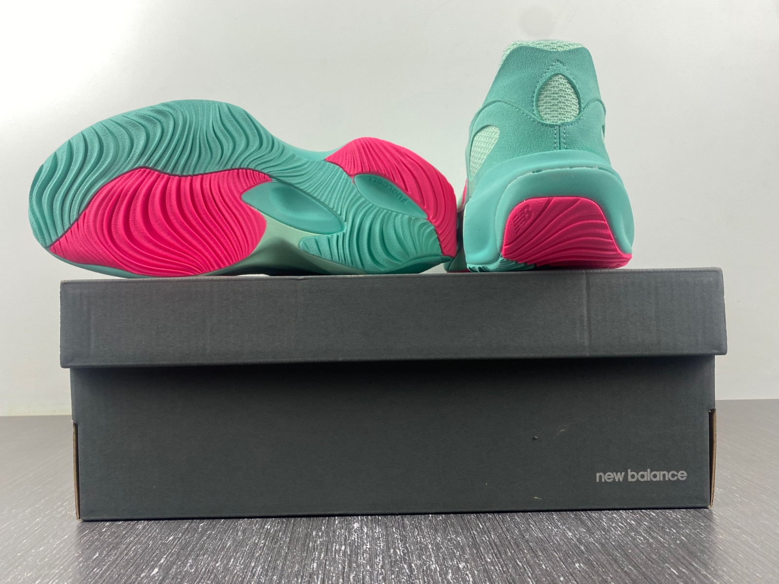 NEW Balan* Sneakers