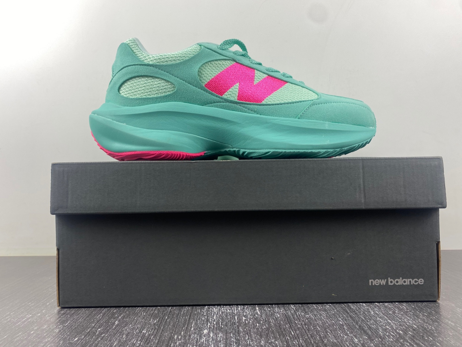 NEW Balan* Sneakers