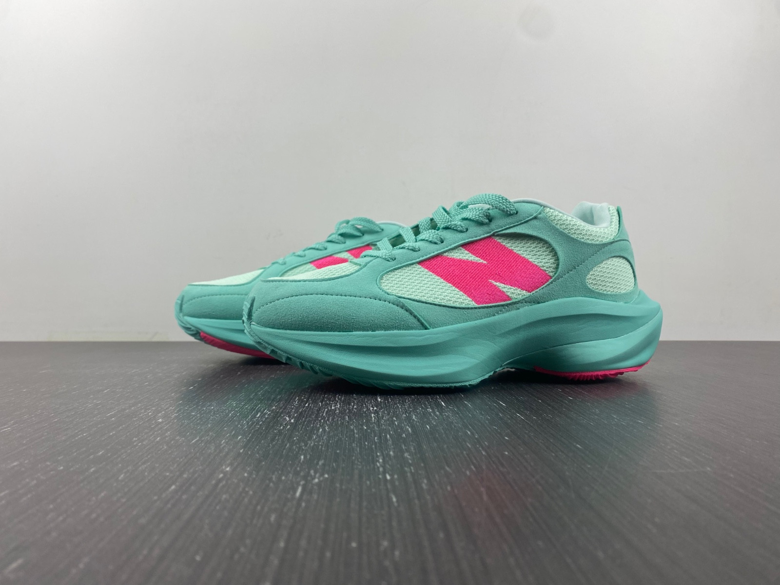 NEW Balan* Sneakers