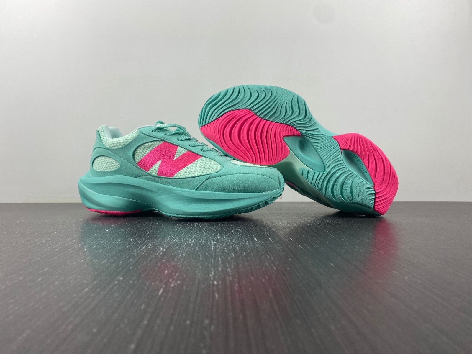 NEW Balan* Sneakers