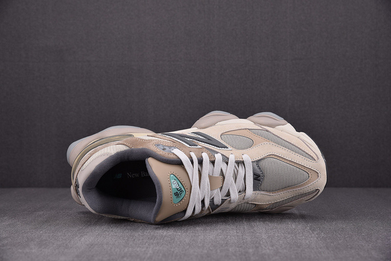 NEW Balan* Sneakers