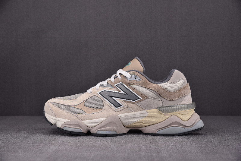 NEW Balan* Sneakers