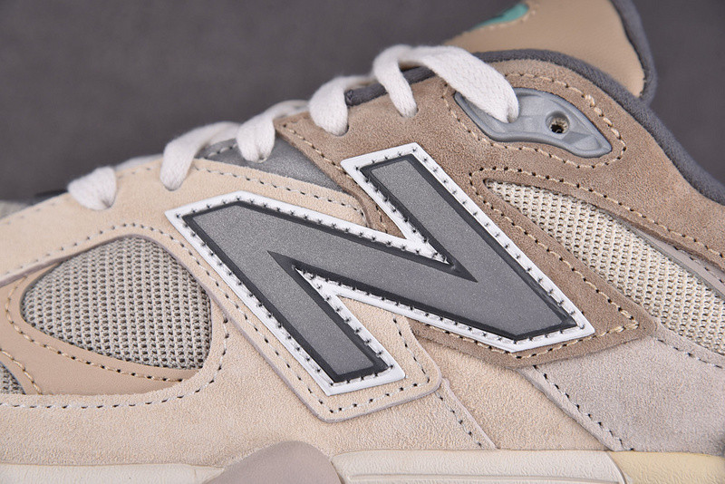 NEW Balan* Sneakers