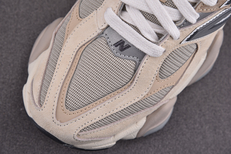 NEW Balan* Sneakers