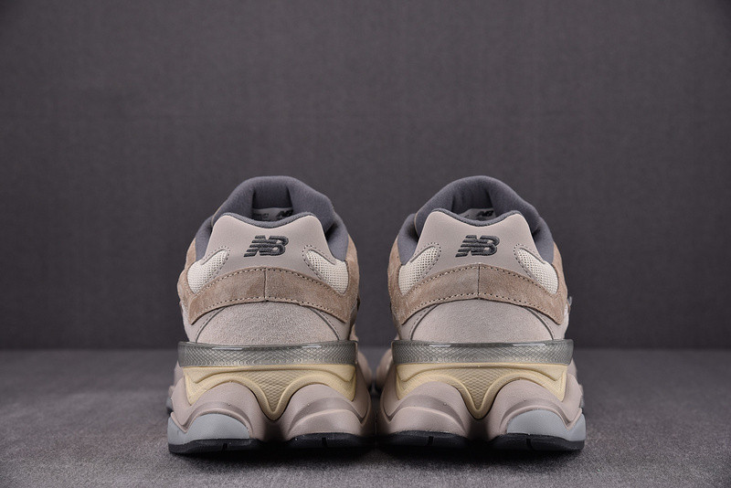 NEW Balan* Sneakers
