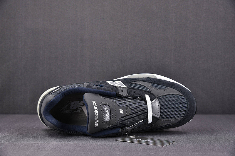 NEW Balan* Sneakers