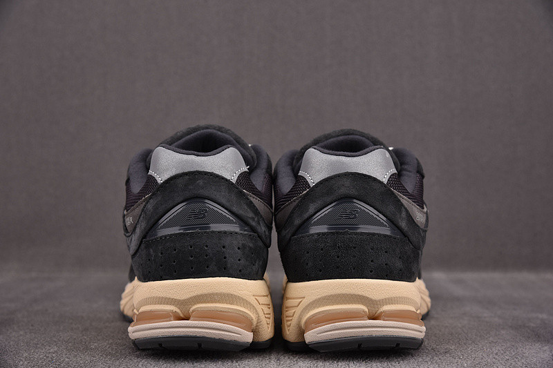 NEW Balan* Sneakers