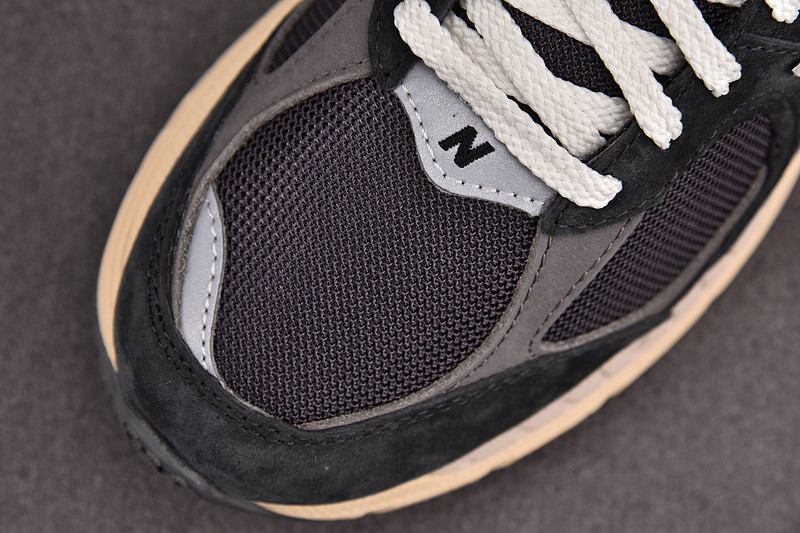 NEW Balan* Sneakers