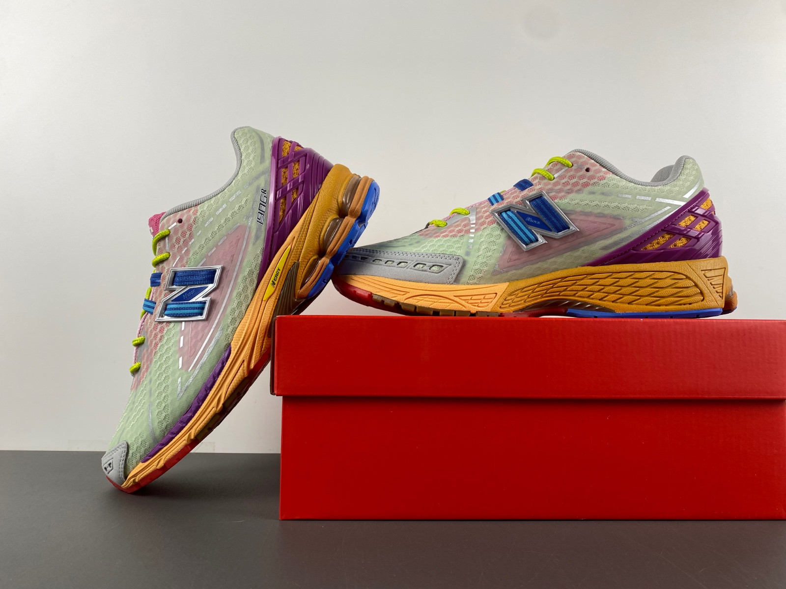 New Balance 1906R