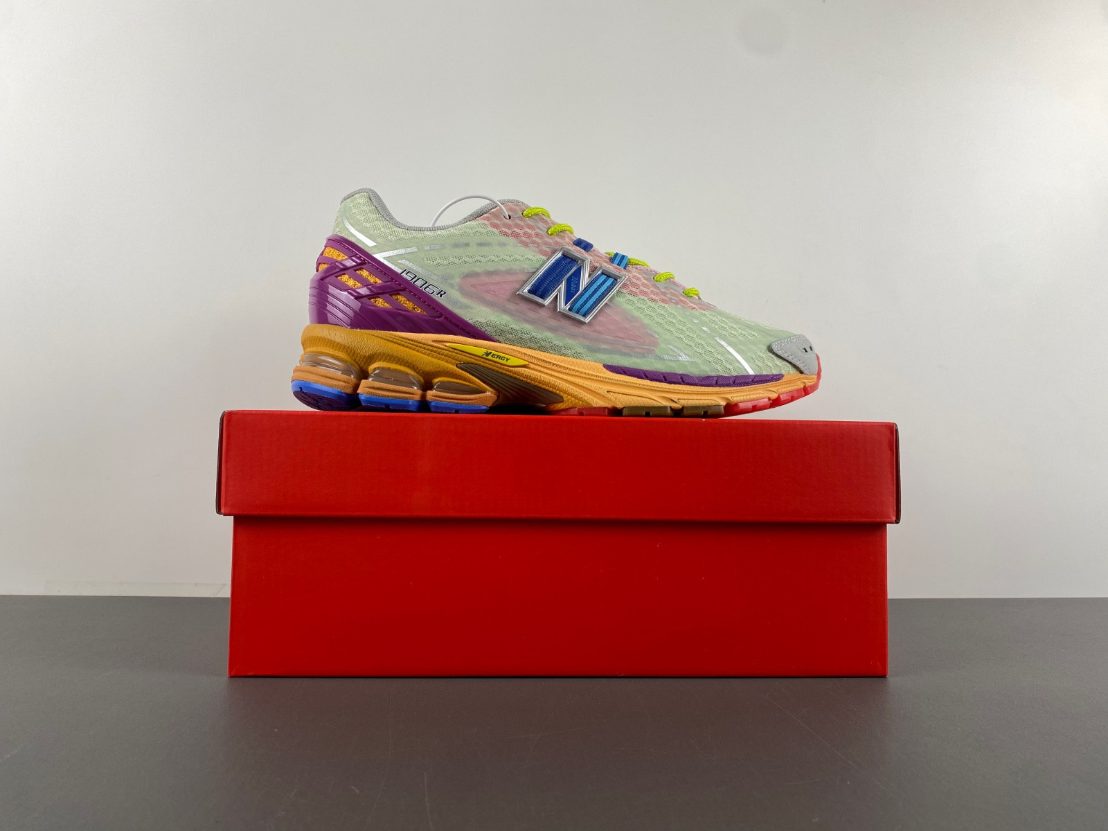 New Balance 1906R