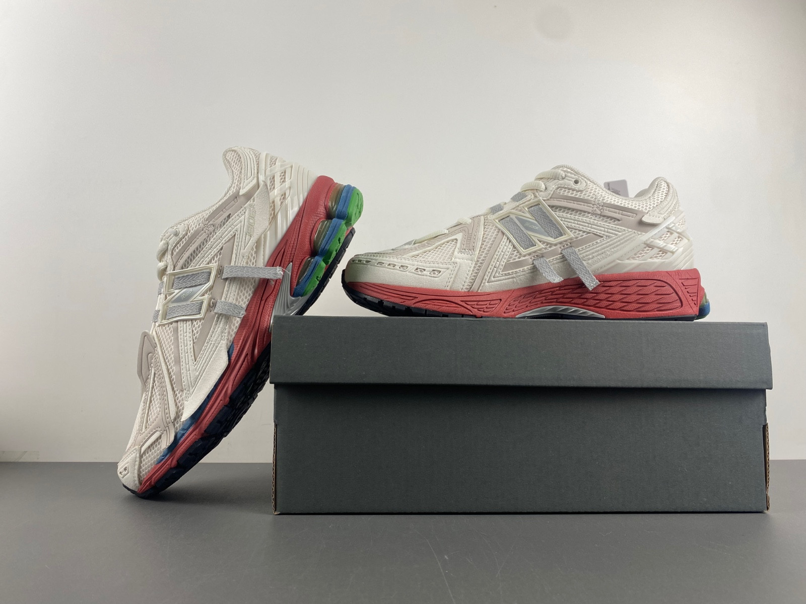 New Balance M1906AB
