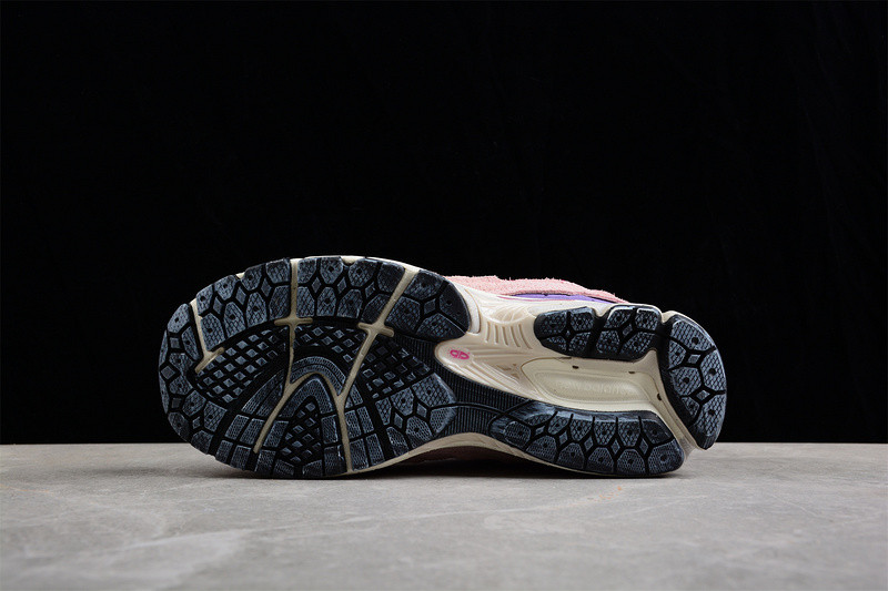 NEW Balan* Sneakers