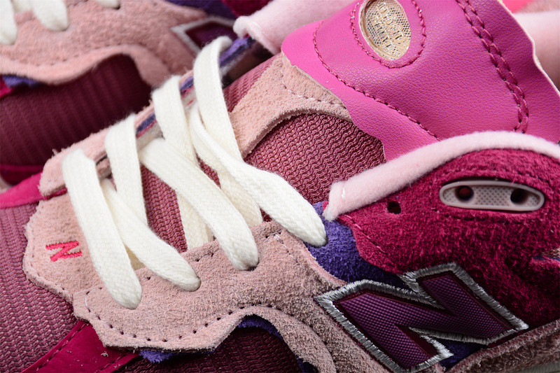 NEW Balan* Sneakers