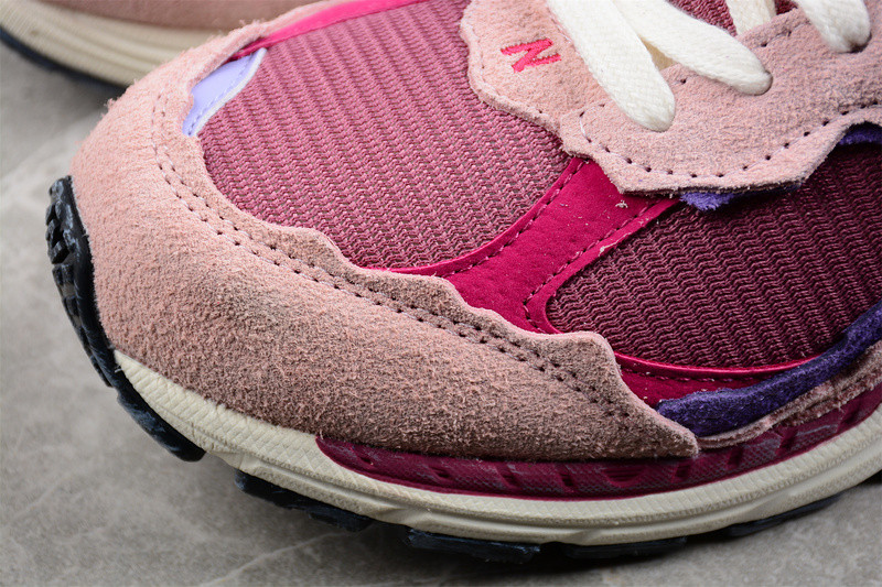 NEW Balan* Sneakers