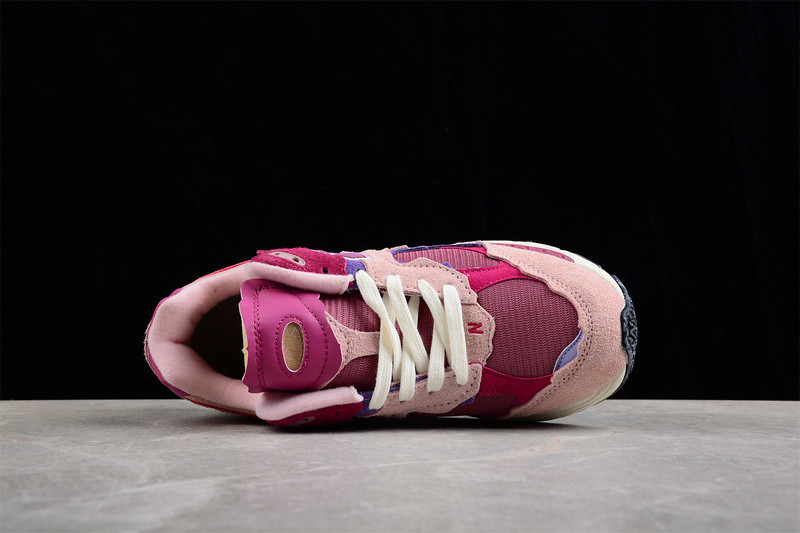 NEW Balan* Sneakers