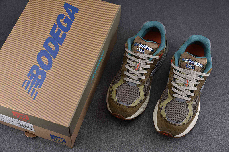 NEW Balan* Sneakers