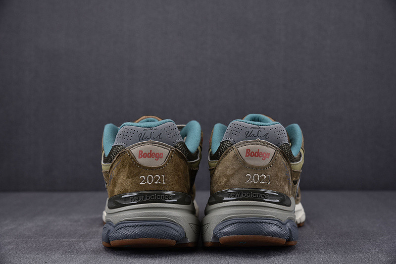 NEW Balan* Sneakers