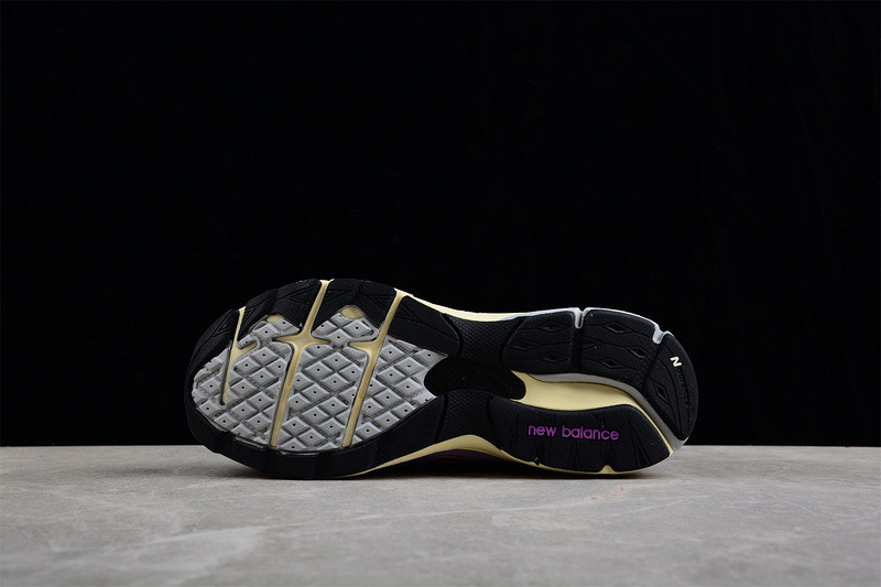 NEW Balan* Sneakers