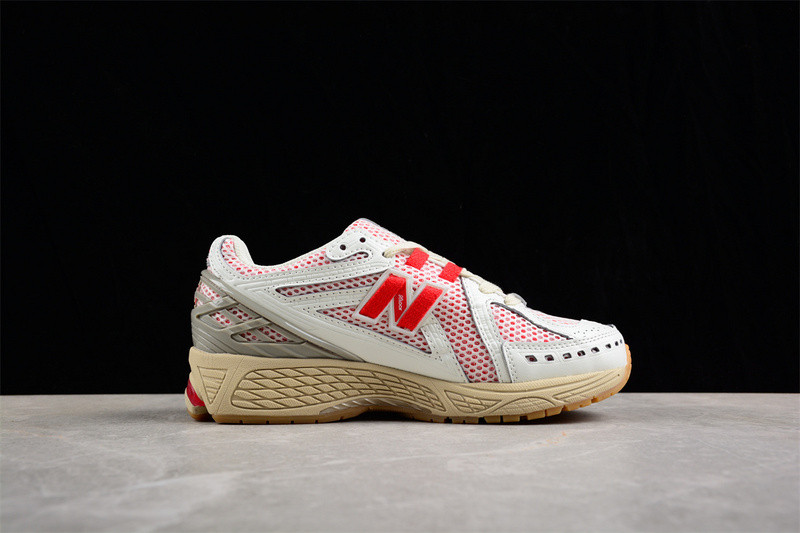 NEW Balan* Sneakers