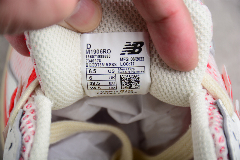 NEW Balan* Sneakers