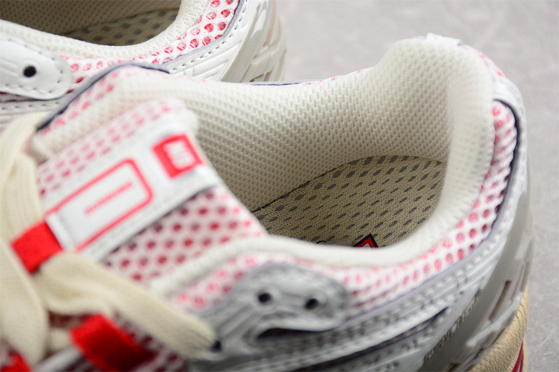 NEW Balan* Sneakers