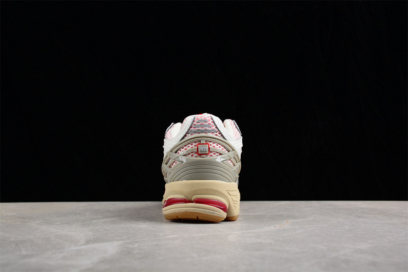 NEW Balan* Sneakers
