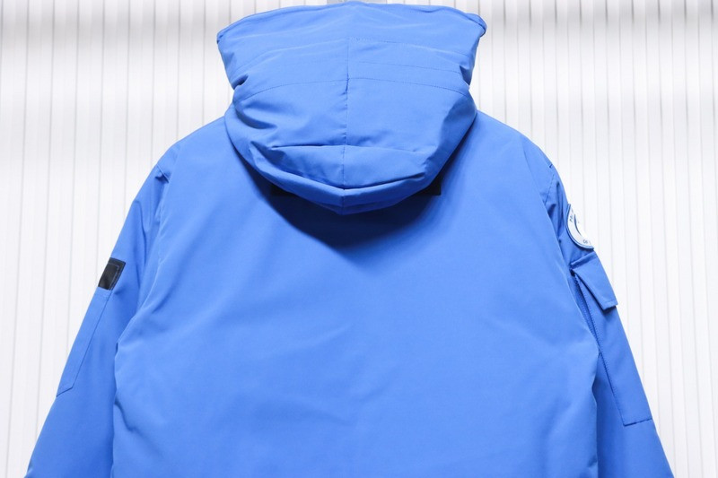 Can*a Go*e coat