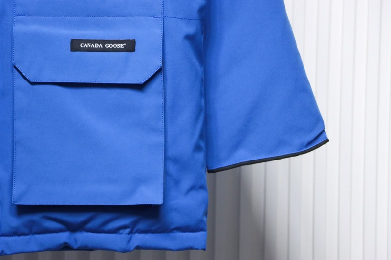 Can*a Go*e coat