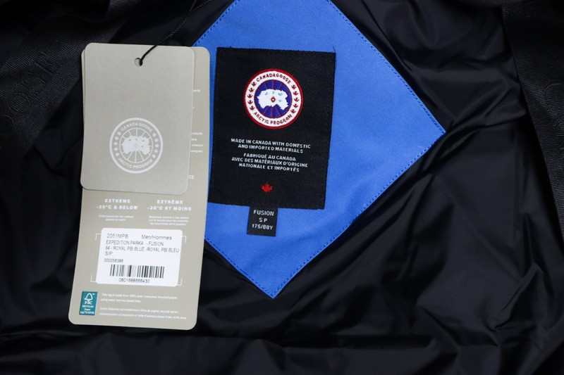 Can*a Go*e coat