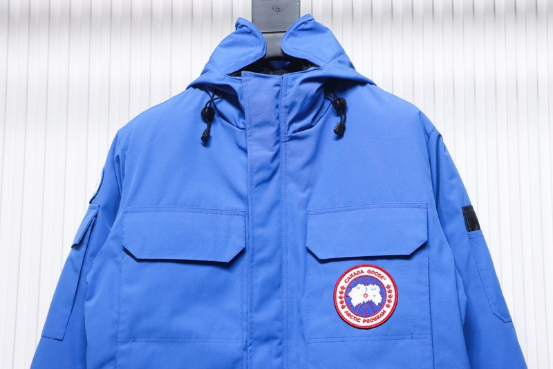 Can*a Go*e coat