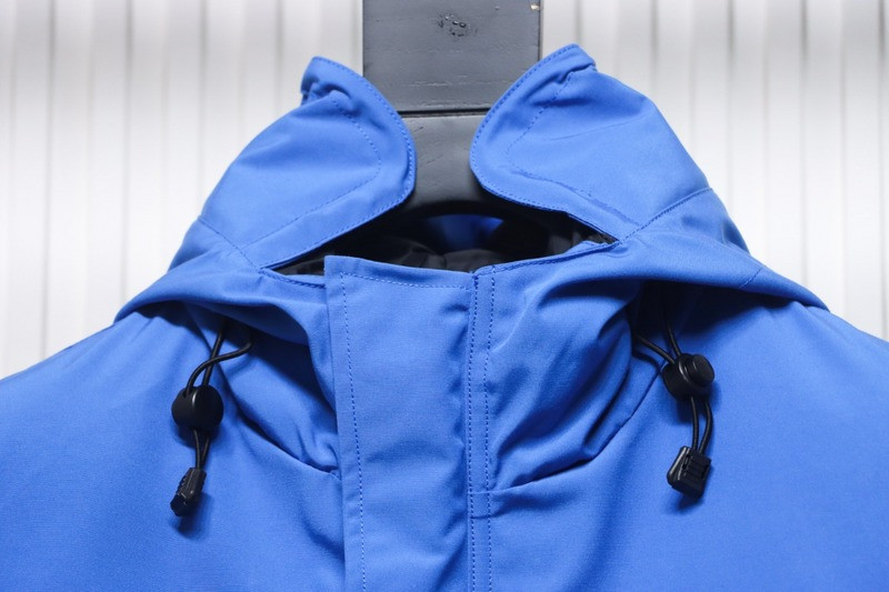 Can*a Go*e coat