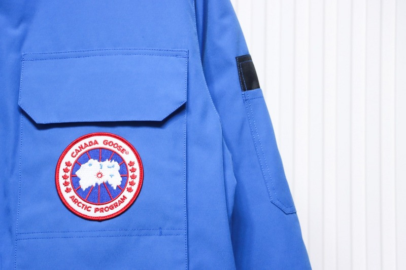 Can*a Go*e coat