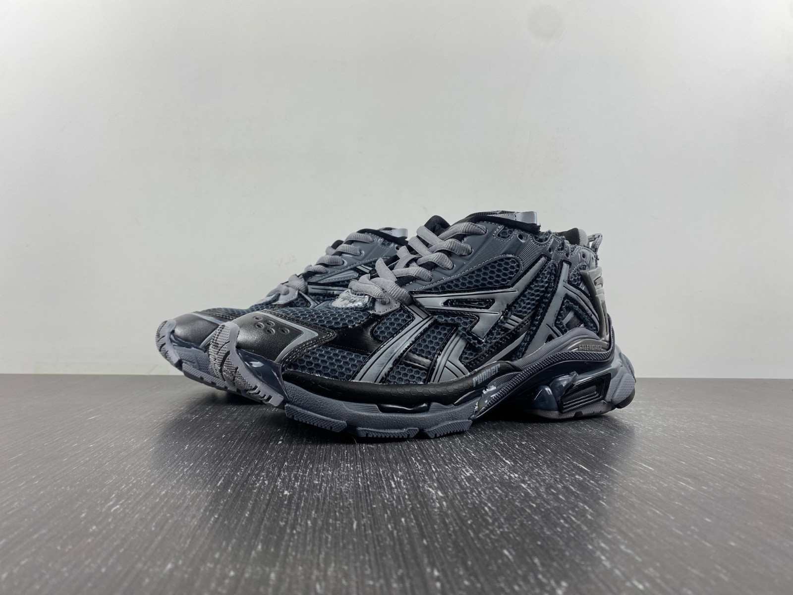 Ba*len*cia*ga runner