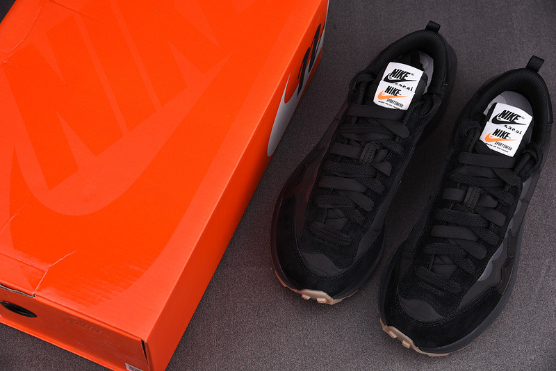 Sacai x Nike VaporWaffle DD1875-001