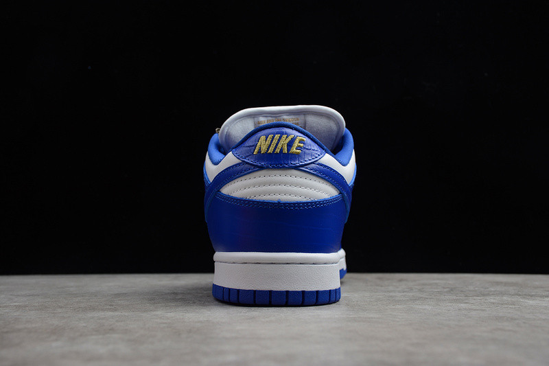 Supreme x Nike SB Dunk Low “Stars” DH3228-100