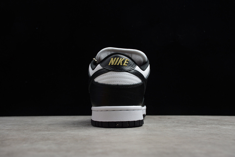 Sup x Nike SB Dunk Low “Stars” DH3228-102